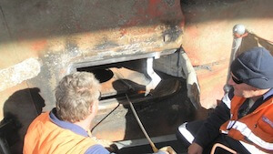 Inspecting cracks